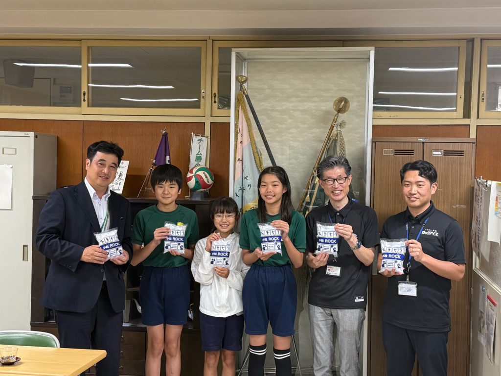 八千代市立勝田台小学校にて「ロックアイスⓇ贈呈式」を実施